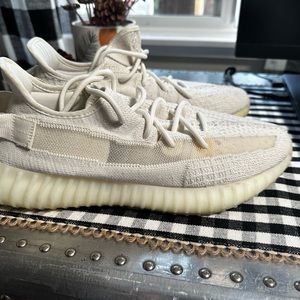 Yeezy boost 350 V2 “Cream White / Triple White” size 11.5